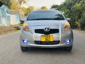 Toyota Vitz 2006 Silver