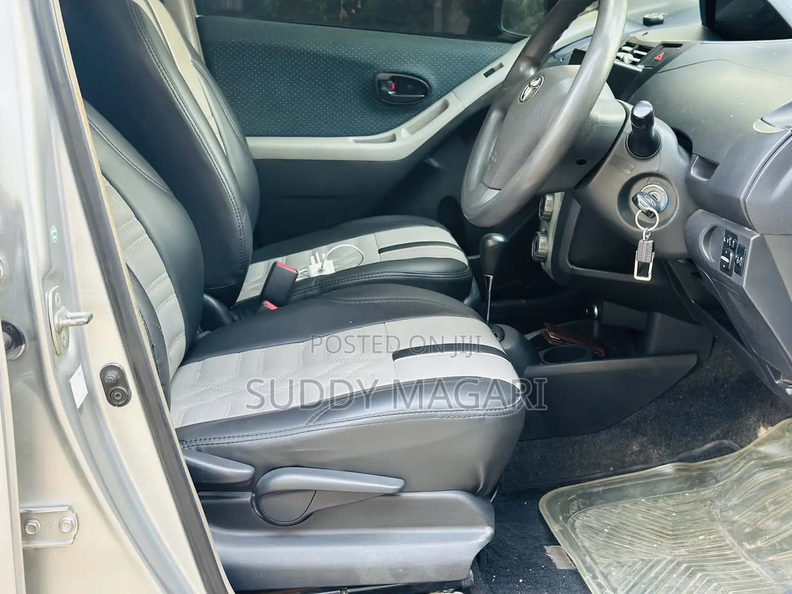 Toyota Vitz 2006 Silver
