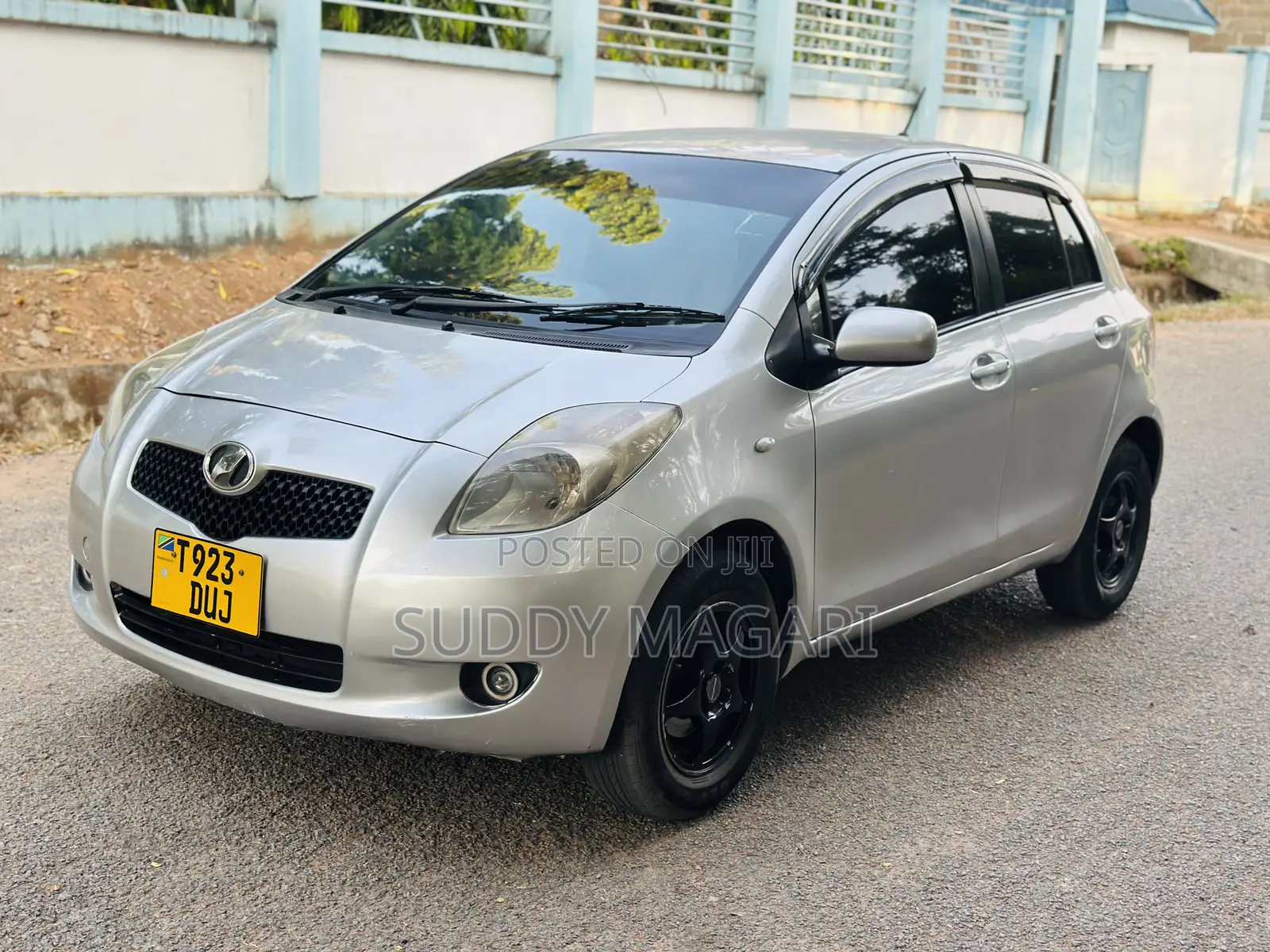 Toyota Vitz 2006 Silver