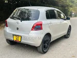 Toyota Vitz 2006 Silver