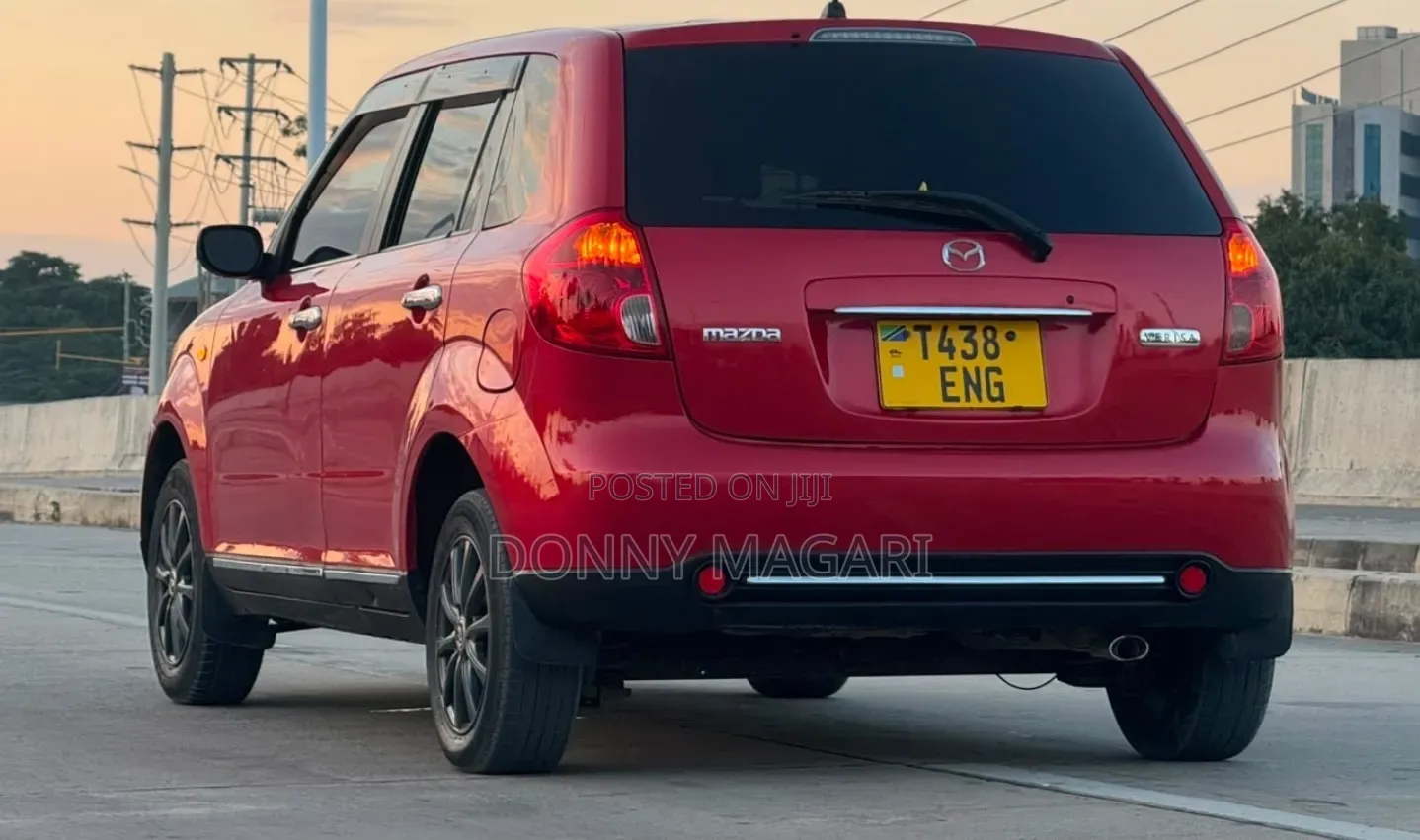 Mazda Verisa 2010 Red