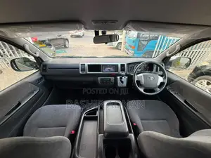 Toyota HiAce 2017 Silver