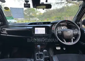 Toyota Hilux 2024 Black