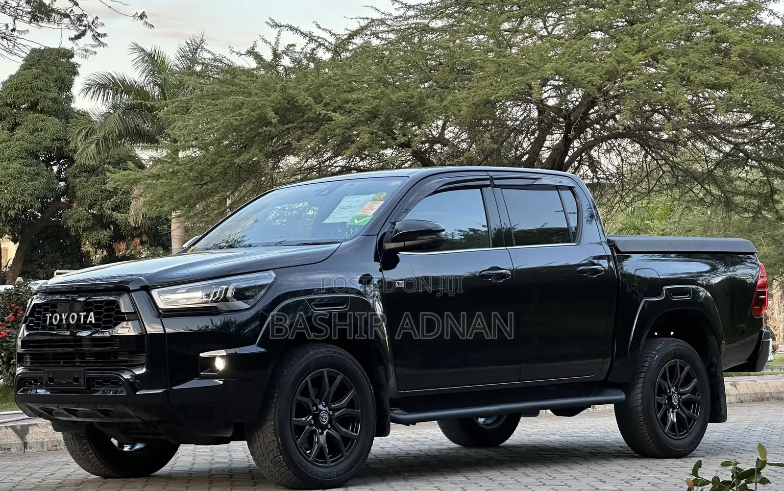 Toyota Hilux 2024 Black