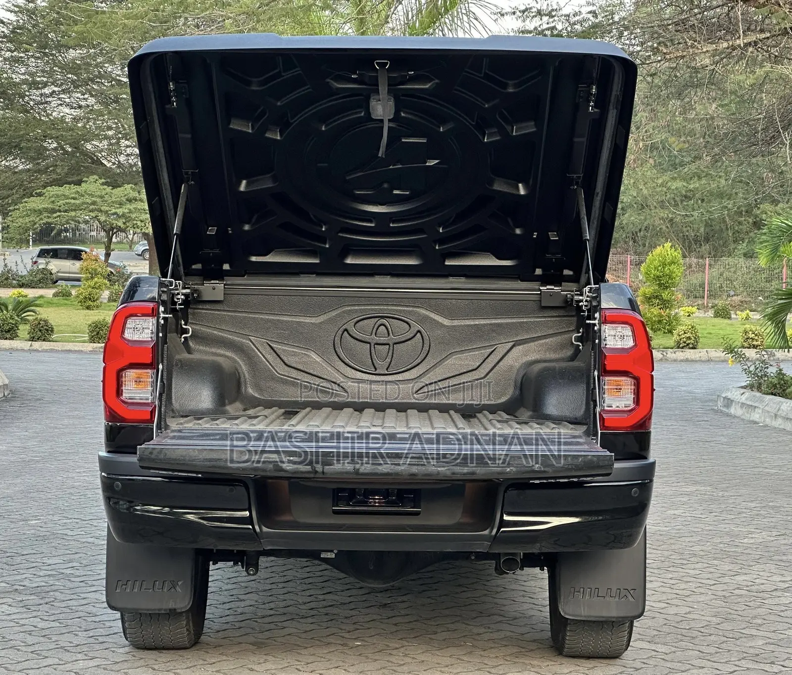 Toyota Hilux 2024 Black