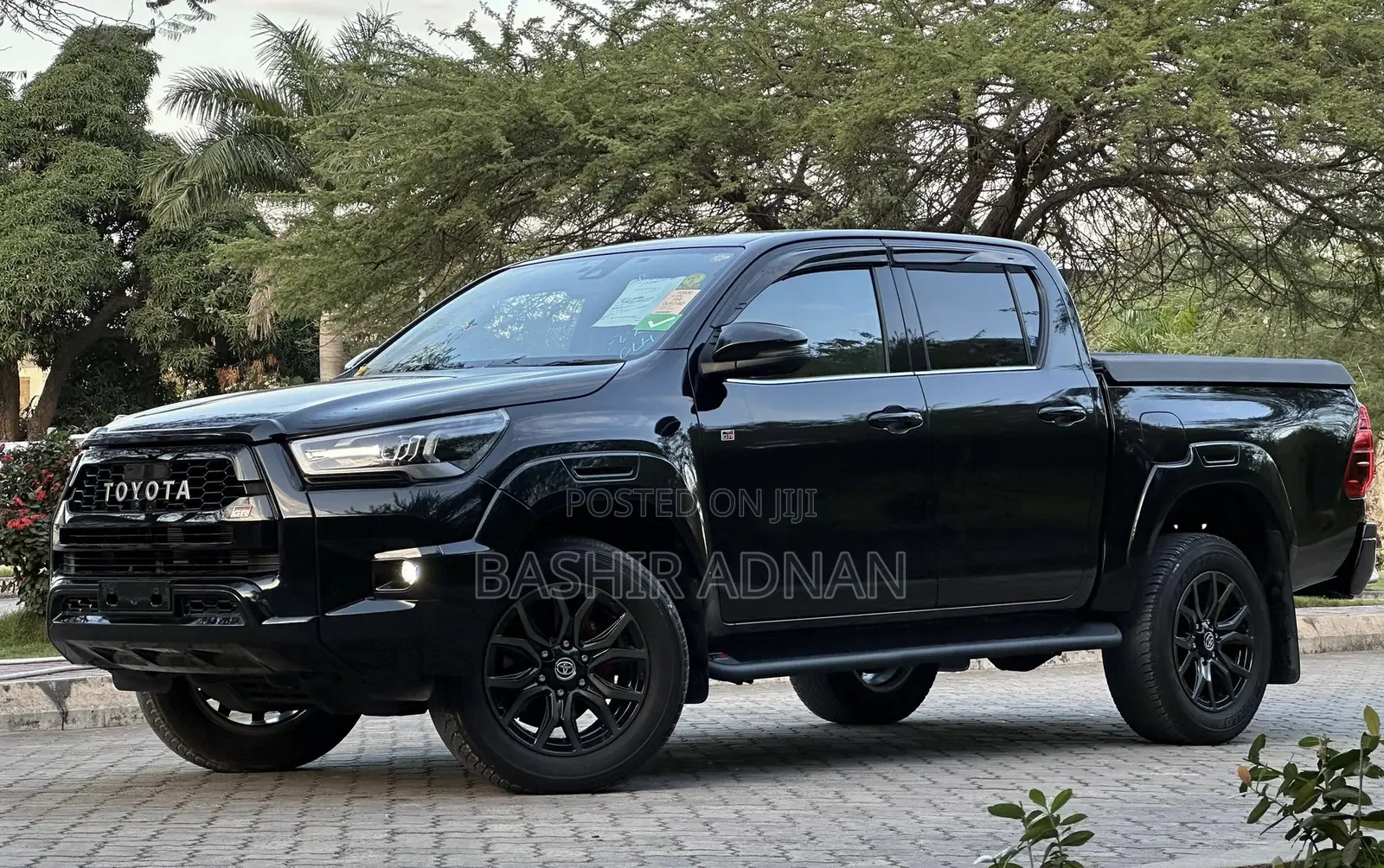 Toyota Hilux 2024 Black
