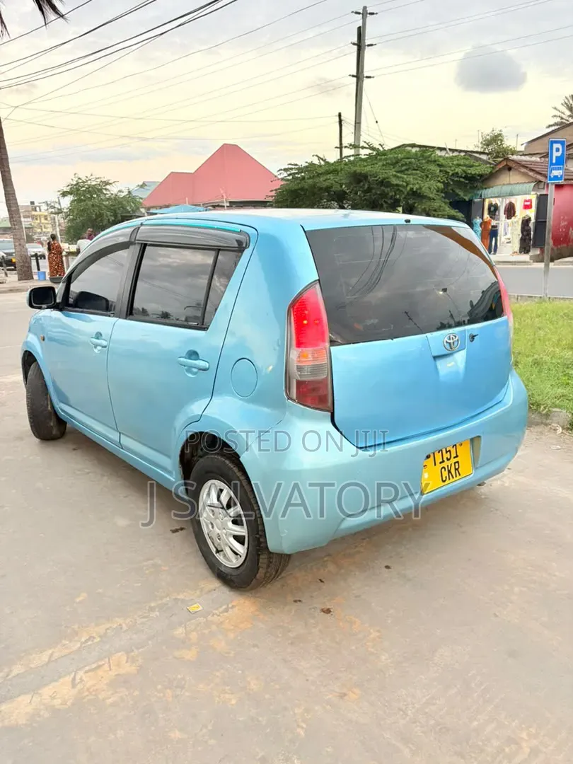 Toyota Passo 2004 Blue