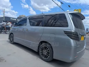 Toyota Alphard 2010 Silver