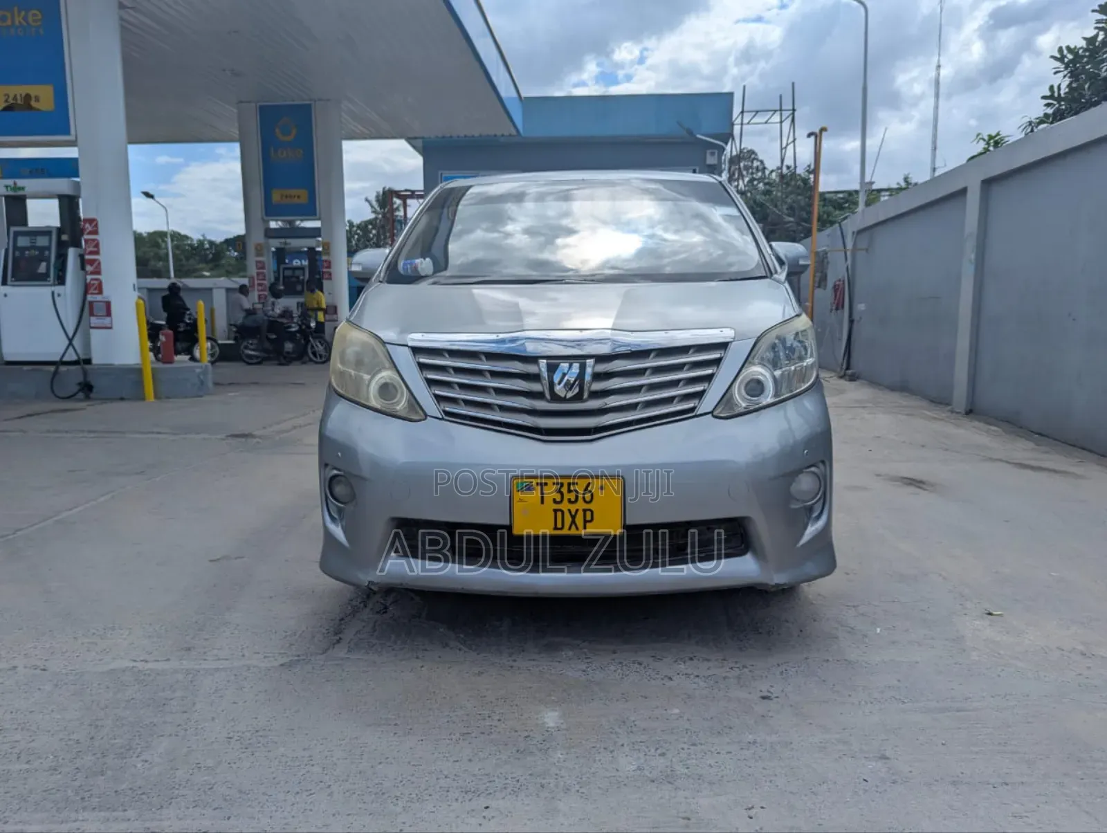 Toyota Alphard 2010 Silver