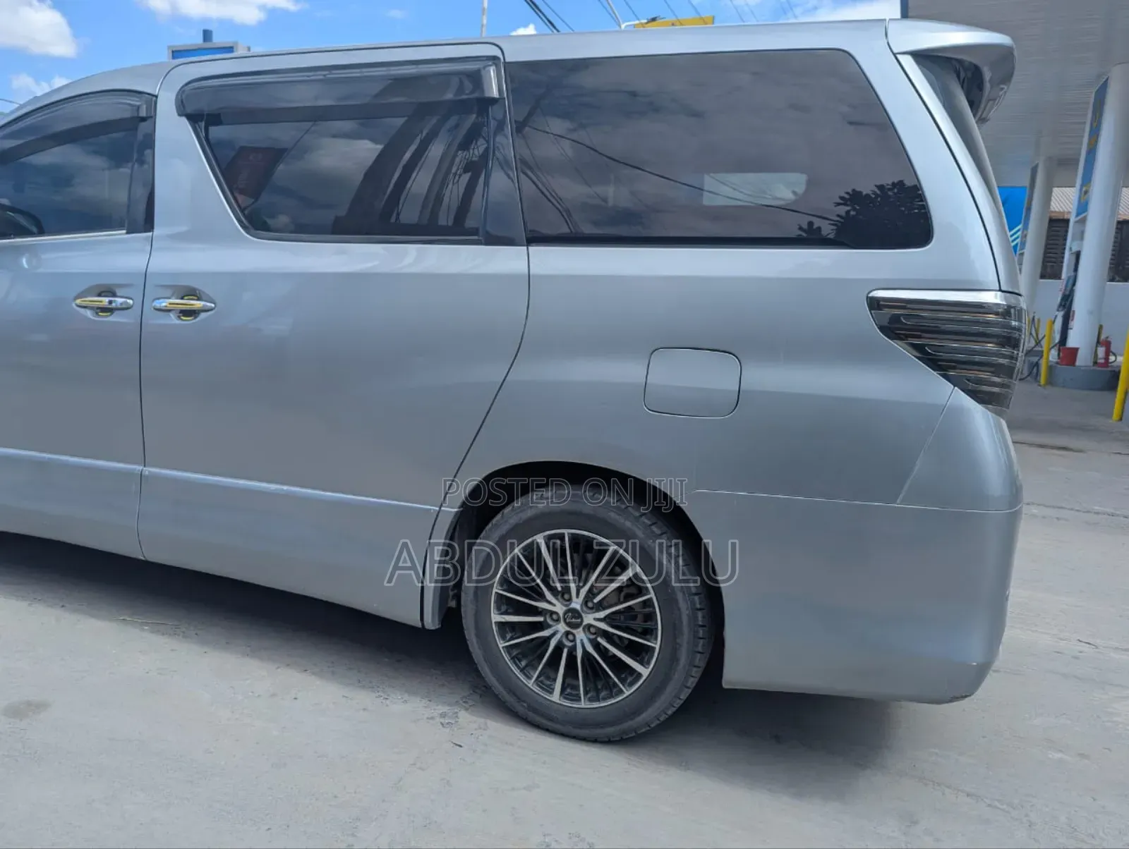 Toyota Alphard 2010 Silver