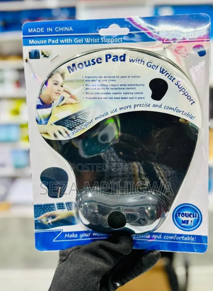 *Mouse Pad With Wrist Support