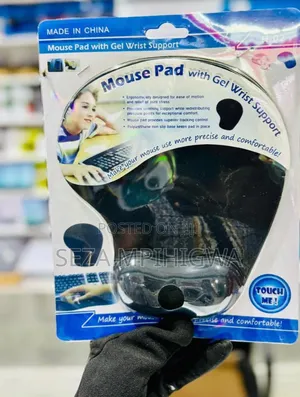 *Mouse Pad With Wrist Support