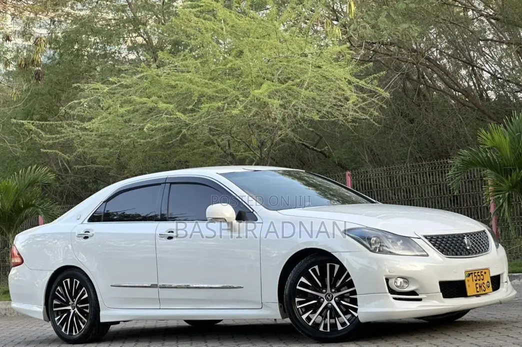 Toyota Crown 2009 White