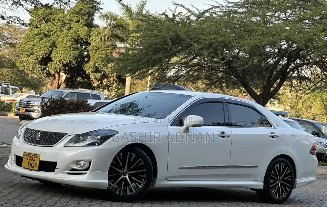 Toyota Crown 2009 White