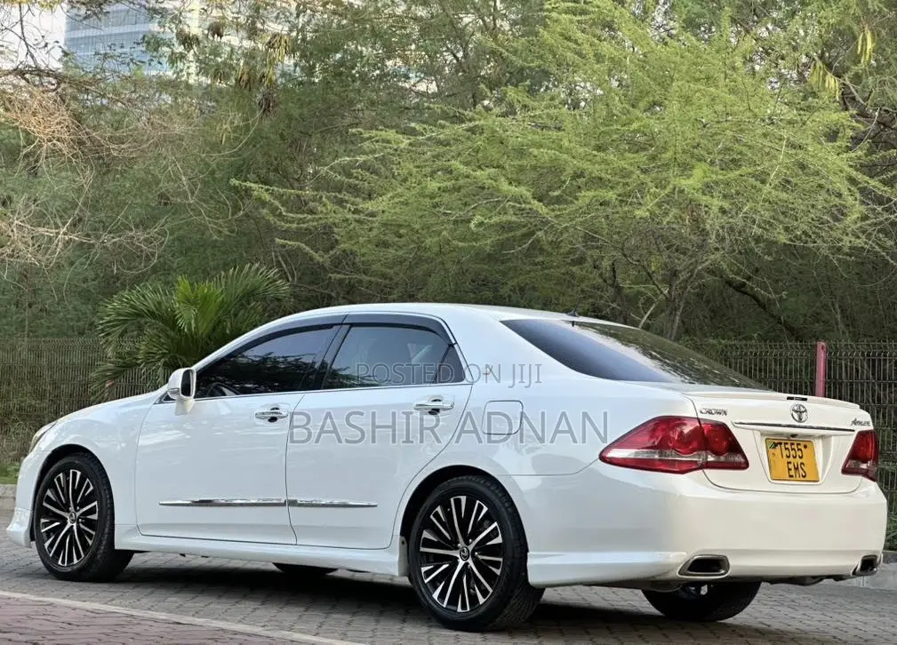 Toyota Crown 2009 White