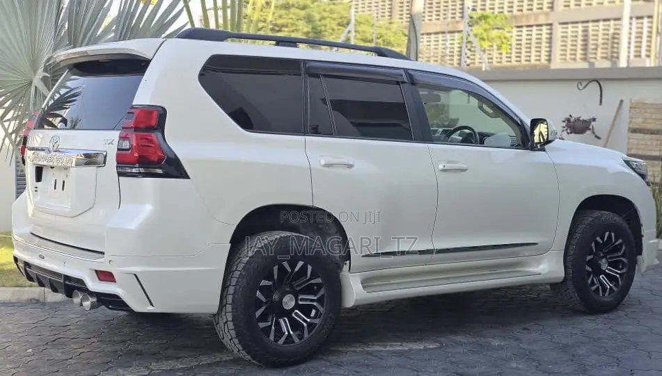 Toyota Land Cruiser Prado 2016 White