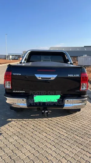 Toyota Hilux 2021 Black