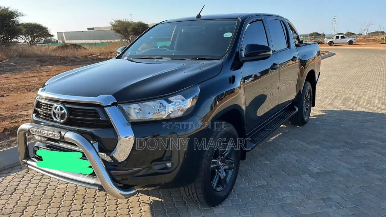 Toyota Hilux 2021 Black
