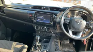 Toyota Hilux 2021 Black