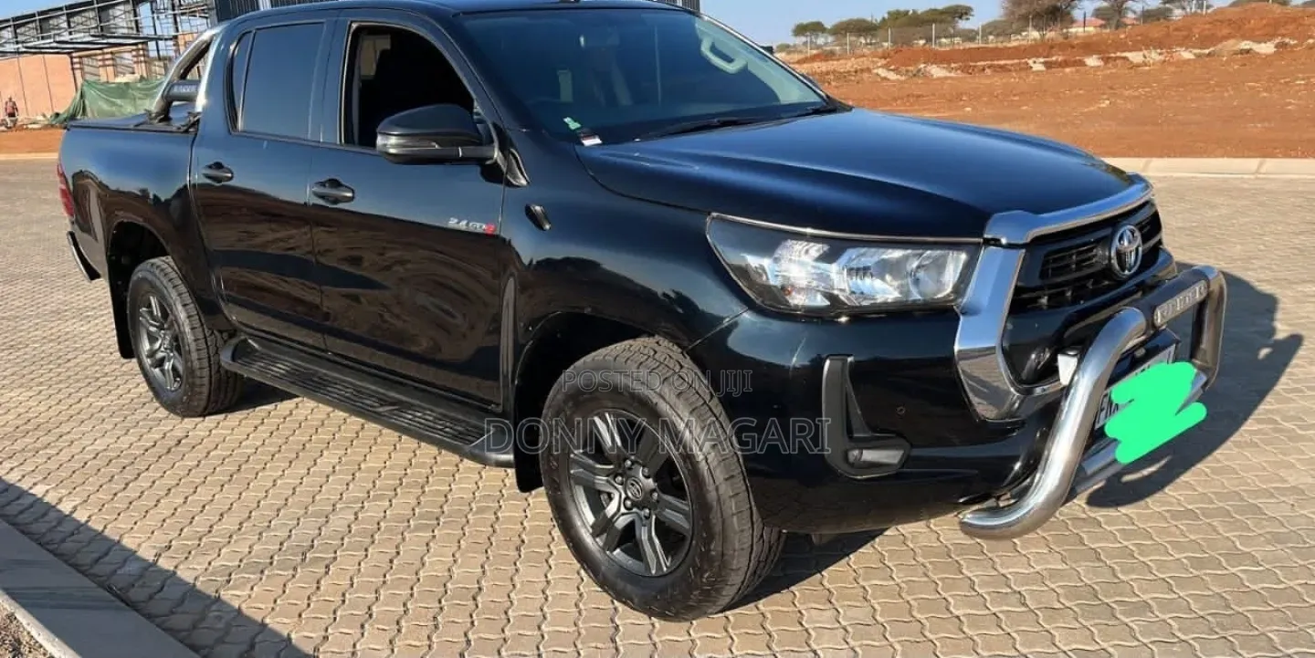 Toyota Hilux 2021 Black