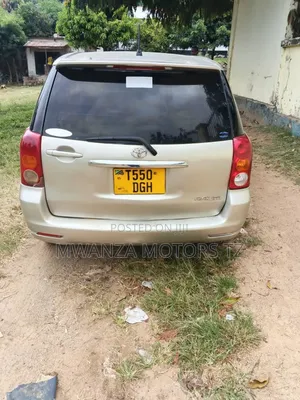 Toyota Raum 2004 Silver