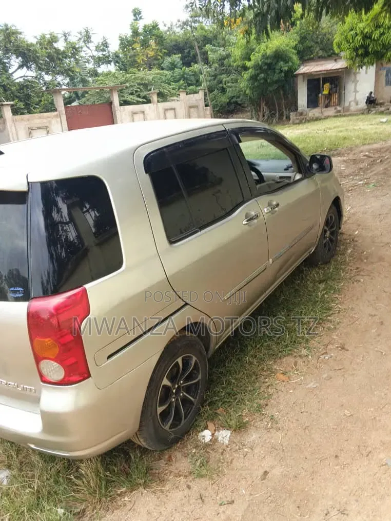 Toyota Raum 2004 Silver
