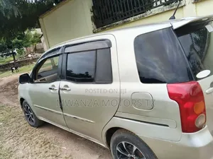Toyota Raum 2004 Silver