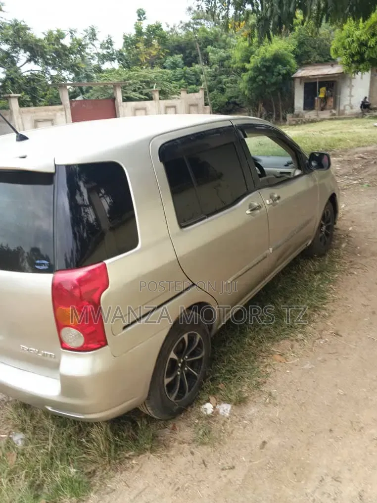Toyota Raum 2004 Silver