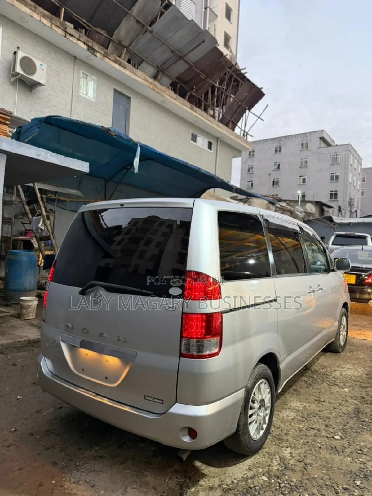 Toyota Noah 2.0 FWD (8 Seater) 2005 Silver