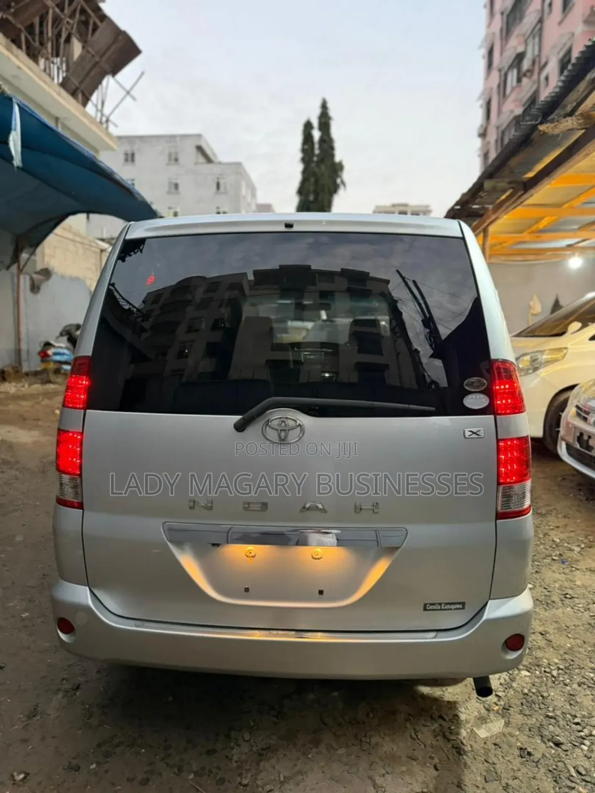 Toyota Noah 2.0 FWD (8 Seater) 2005 Silver