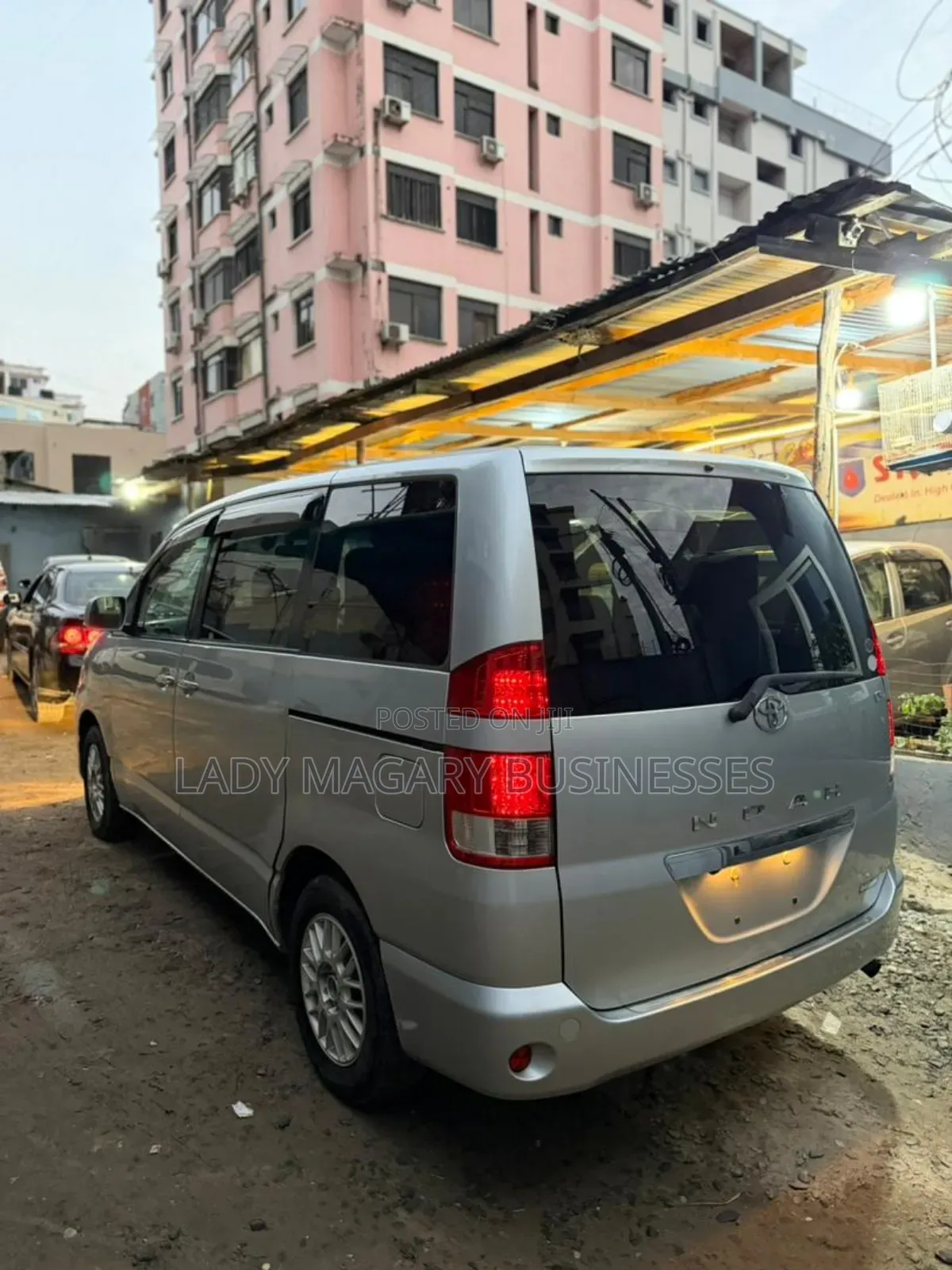 Toyota Noah 2.0 FWD (8 Seater) 2005 Silver
