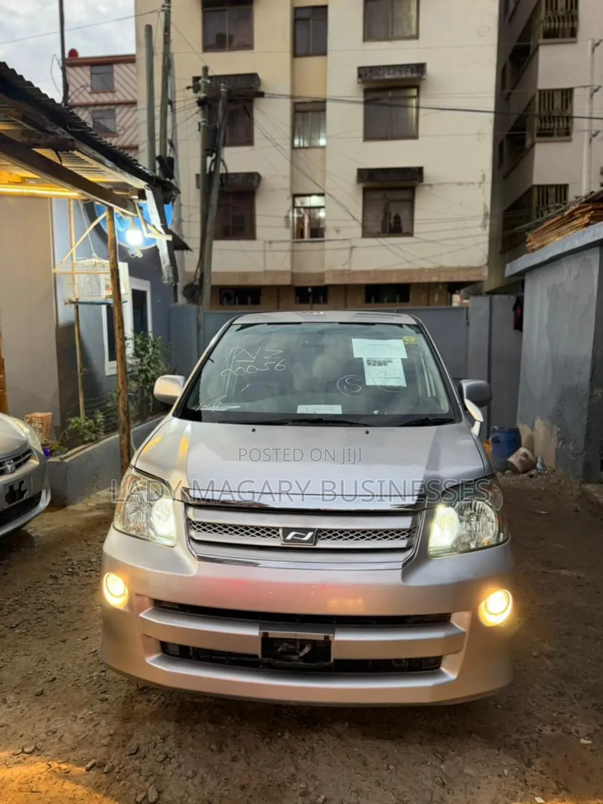 Toyota Noah 2.0 FWD (8 Seater) 2005 Silver