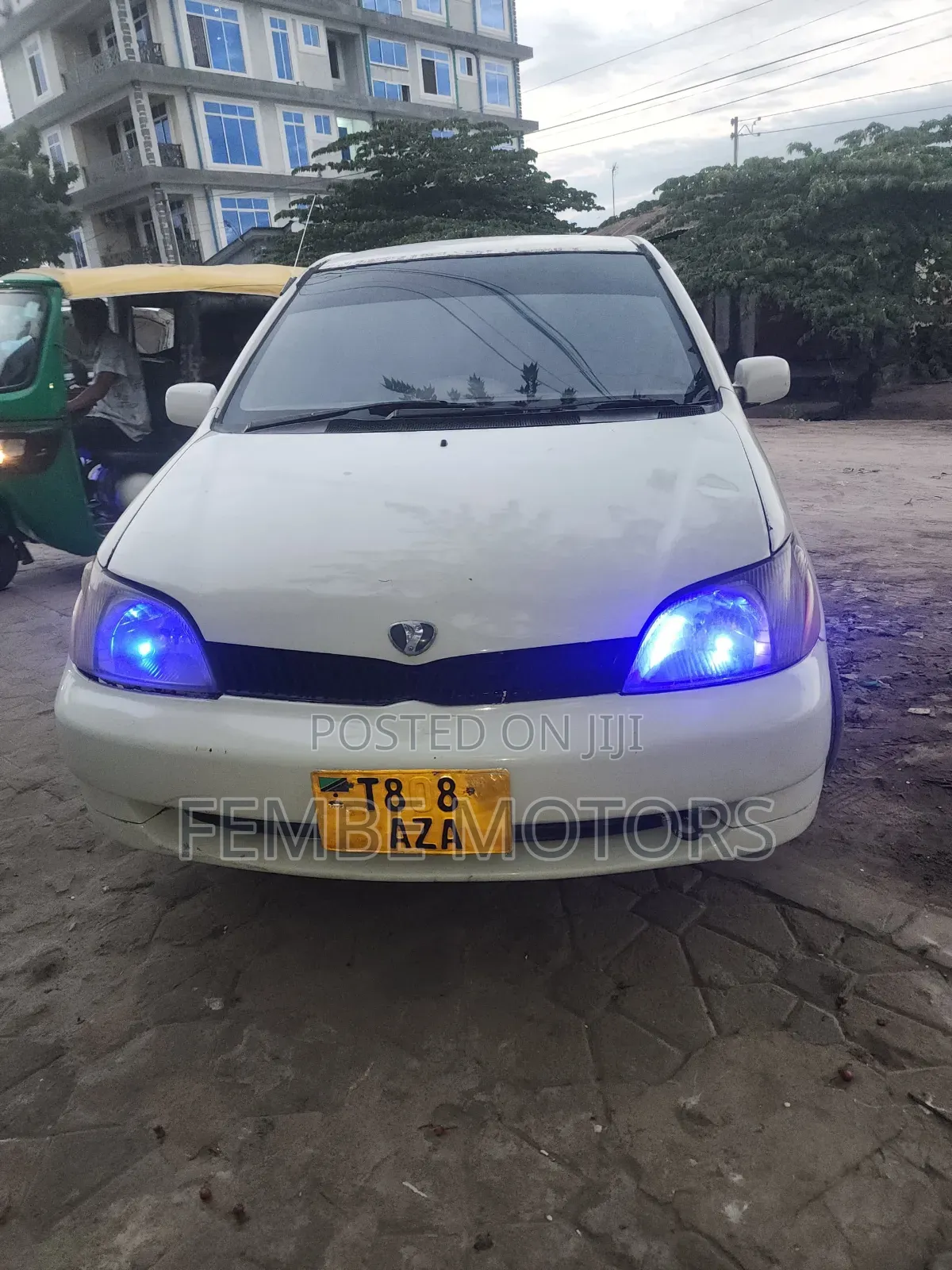 Toyota Platz 2001 White
