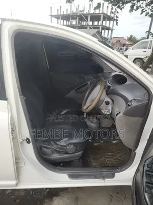 Toyota Platz 2001 White