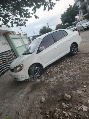 Toyota Platz 2001 White