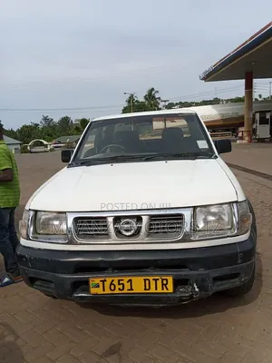 Nissan Hardbody 2007 White
