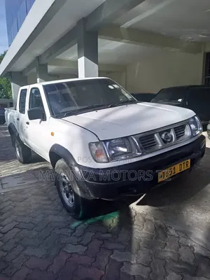 Nissan Hardbody 2007 White