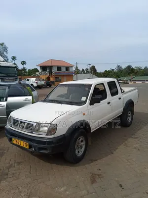 Nissan Hardbody 2007 White