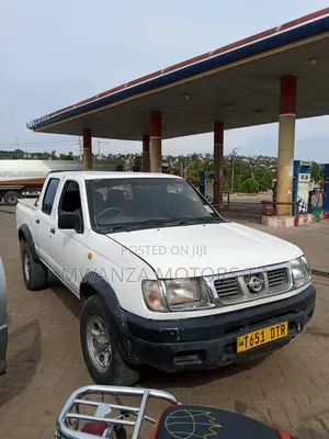 Nissan Hardbody 2007 White