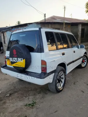 Suzuki Escudo 2003 White