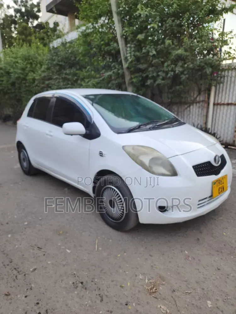 Toyota Vitz 2005 White