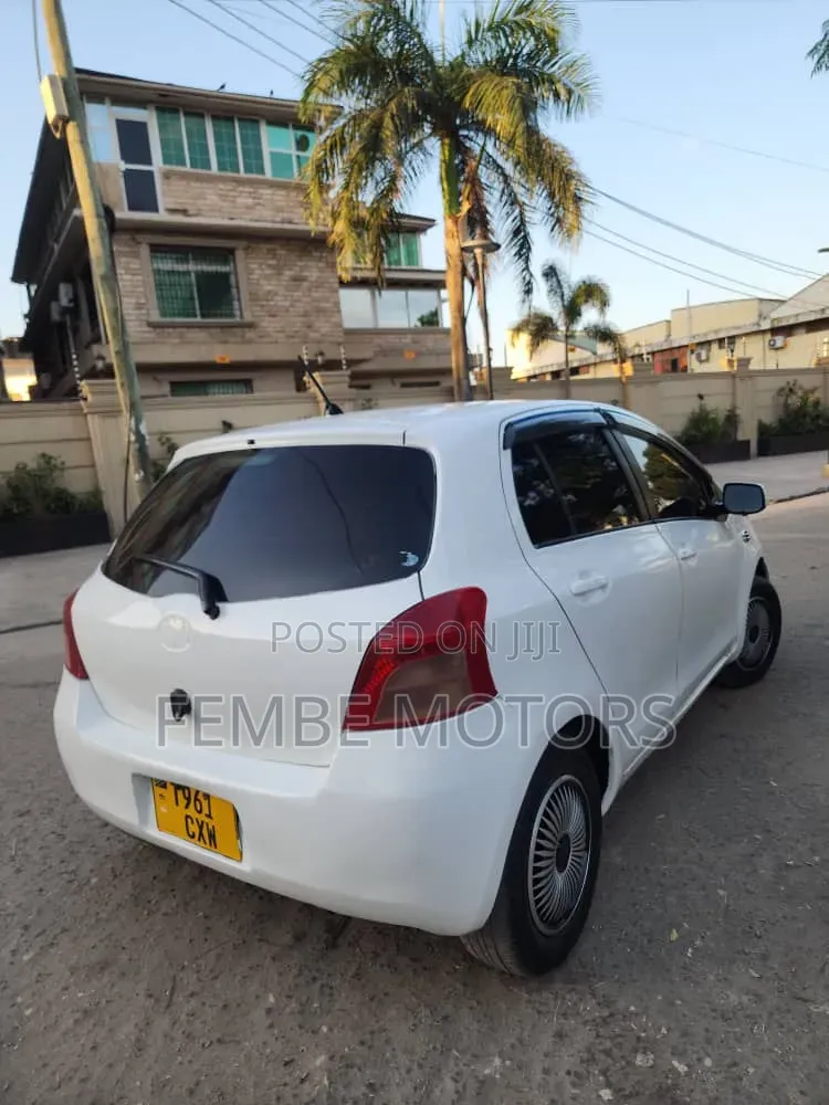 Toyota Vitz 2005 White