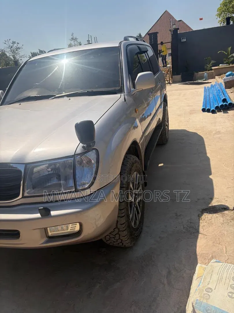 Toyota Land Cruiser 2006 Beige