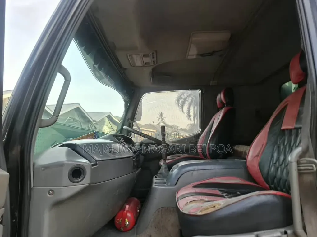 Mitsubishi Fuso Tandam Inauzwa 1998 Grey
