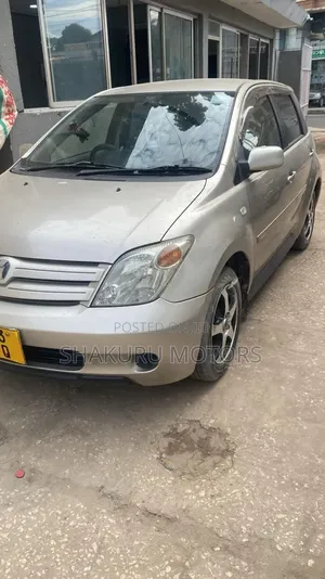 Toyota IST 2004 Silver