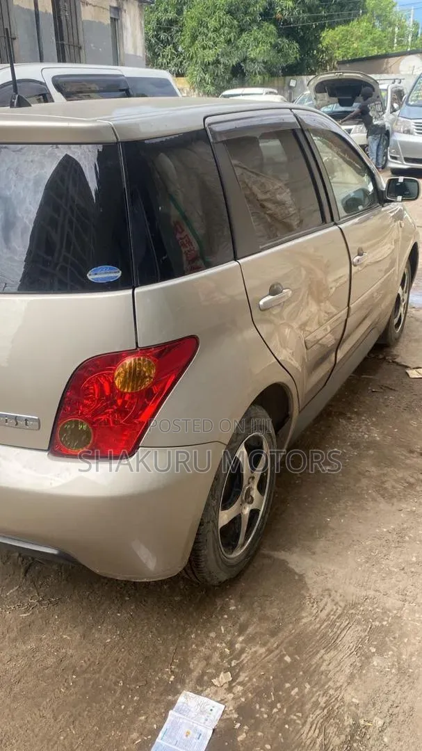 Toyota IST 2004 Silver