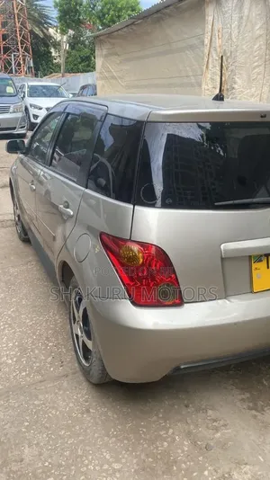 Toyota IST 2004 Silver