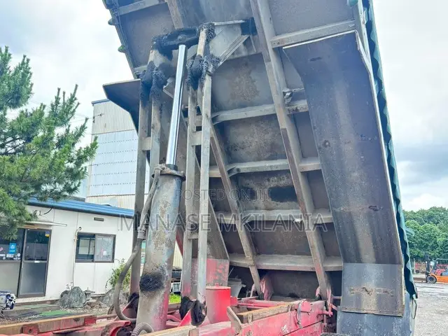 1992 Mitsubishi Super Great Tipper