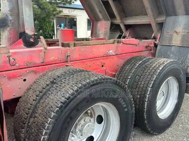 1992 Mitsubishi Super Great Tipper