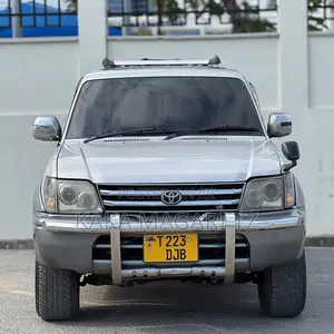 Toyota Land Cruiser Prado 2000 White